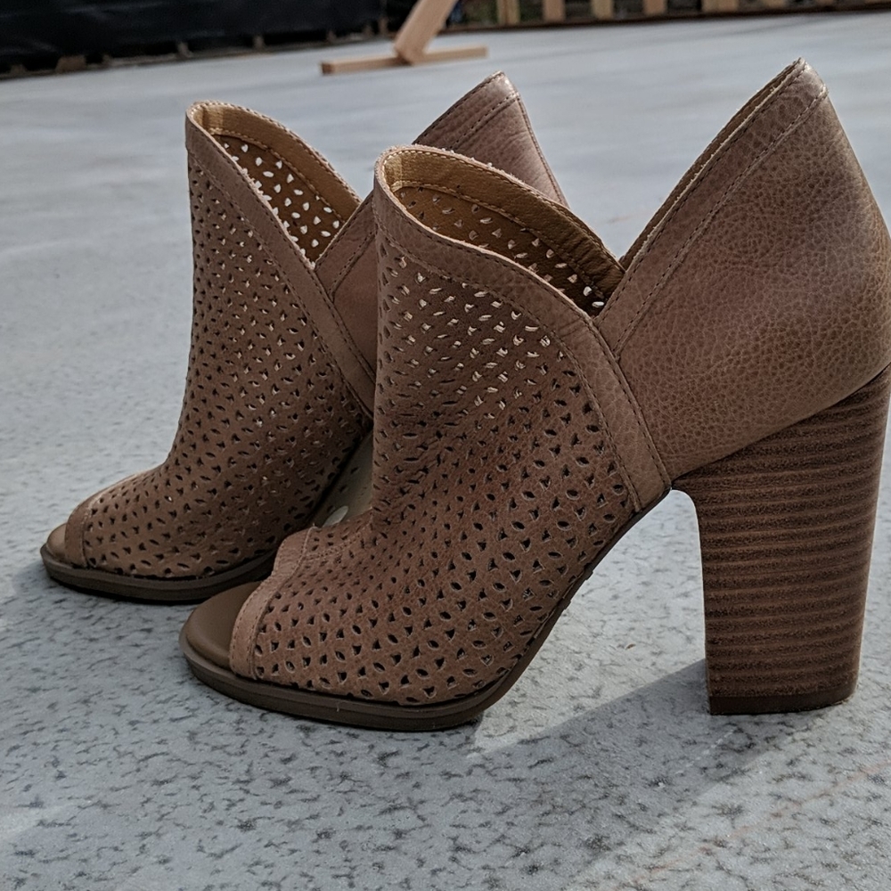 Lucky Brand Perforated Booties size 6.5 M